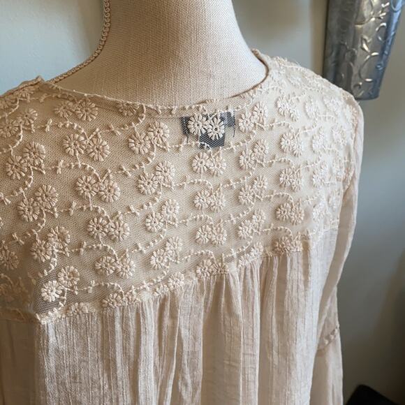 Beige New Directions Tayo  Tunic with Lace Trim Size Medium - Picture 5 of 9